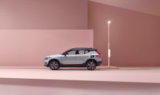 259202 Volvo XC40 Recharge P8 AWD in Glacier Silver