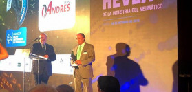 Eustaquio-Andrés-recoge-premio-Hevea