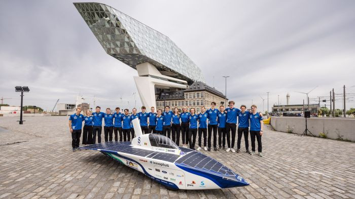 Axalta Innoptus Solar Car unveiling Infinite equipo 2