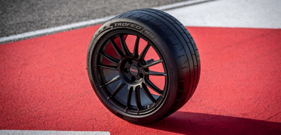 Pirelli P Zero Trofeo RS