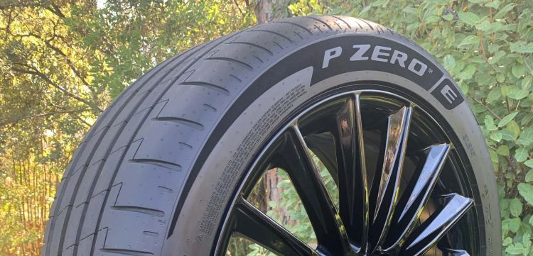 Pirelli P Zero E LR